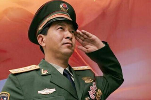 丁曉兵受傷時(shí)的軍銜，英勇無(wú)畏的戰(zhàn)士精神，丁曉兵受傷時(shí)的軍銜，展現(xiàn)英勇無(wú)畏戰(zhàn)士精神的榮譽(yù)時(shí)刻