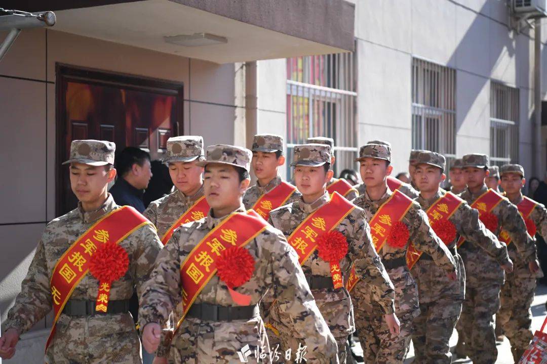 入伍視頻，青春的選擇與國(guó)家的呼喚，青春的選擇，響應(yīng)國(guó)家呼喚，踏上軍旅征程