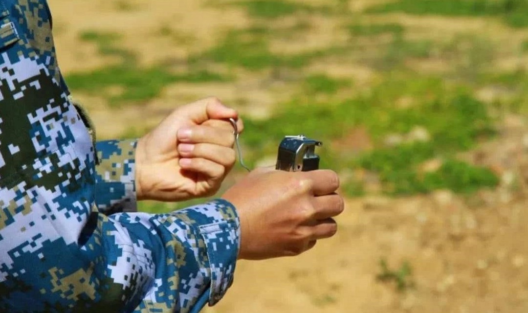 扔手榴彈，歷史、技術(shù)及其在戰(zhàn)爭(zhēng)中的角色，手榴彈，歷史、技術(shù)及其在戰(zhàn)爭(zhēng)中的關(guān)鍵作用