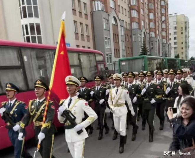 三軍儀仗隊(duì)參加國(guó)外閱兵，展現(xiàn)國(guó)家榮耀與力量，三軍儀仗隊(duì)海外閱兵展現(xiàn)國(guó)家榮耀與力量風(fēng)采