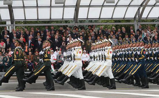 中國參加白俄羅斯閱兵，彰顯軍事合作與共同安全追求，中國參加白俄羅斯閱兵，軍事合作與共同安全追求的顯著體現(xiàn)