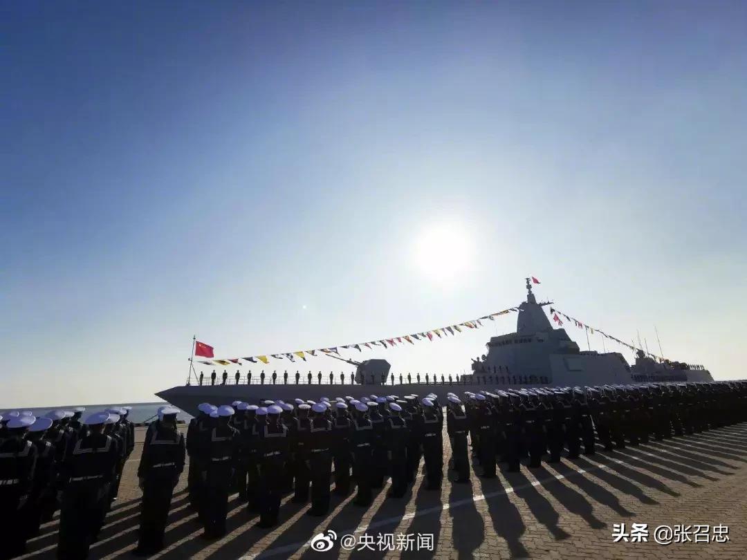 海軍三型主戰(zhàn)艦艇入列，中國(guó)海軍力量的嶄新篇章，中國(guó)海軍力量新篇章，三型主戰(zhàn)艦艇正式入列