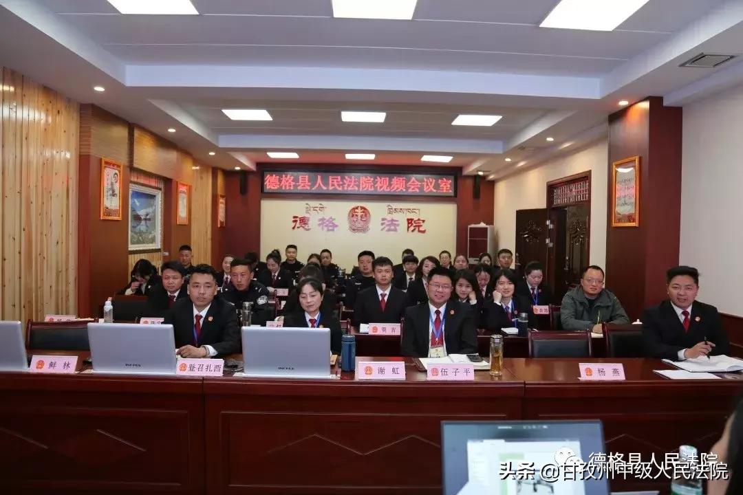 熱門新聞PPT，信息時代下的新聞呈現(xiàn)與傳播革新，信息時代下的新聞呈現(xiàn)與傳播革新，熱門新聞PPT解析