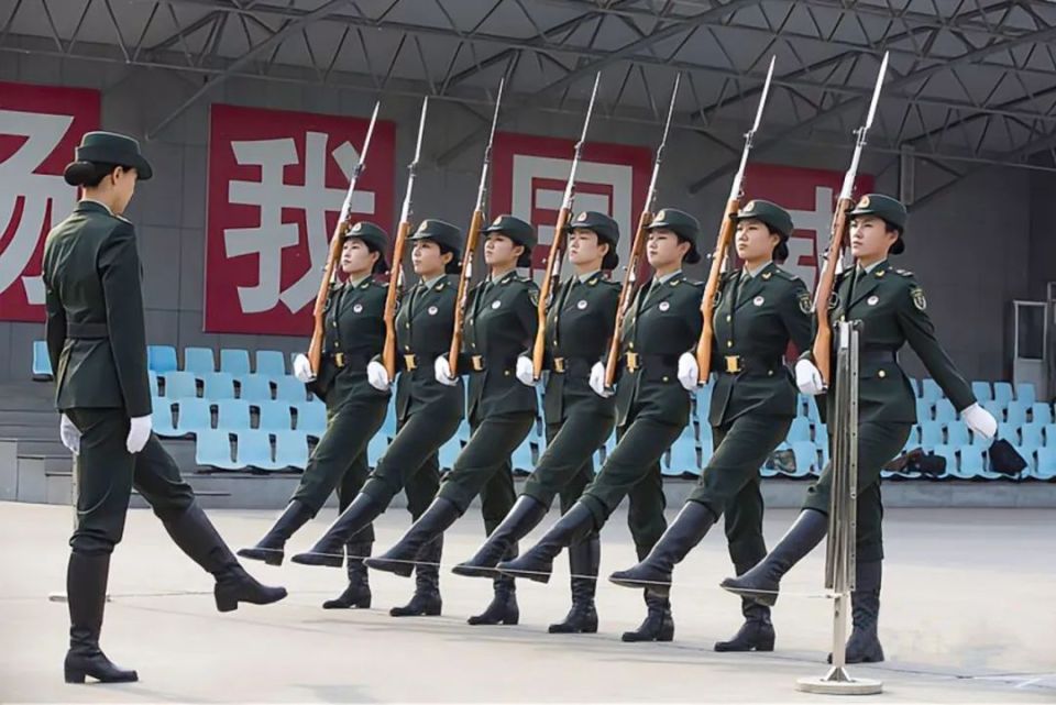 風雨中的榮耀——三軍儀仗隊視頻觀感，風雨中的榮耀，三軍儀仗隊風采展現(xiàn)的視頻觀感