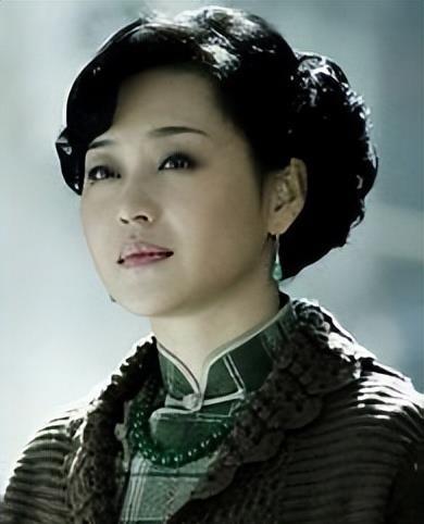 東方衛(wèi)視最美女主持人——璀璨星辰下的閃耀明珠，東方衛(wèi)視最美女主持人——閃耀明珠，璀璨星辰下的光芒