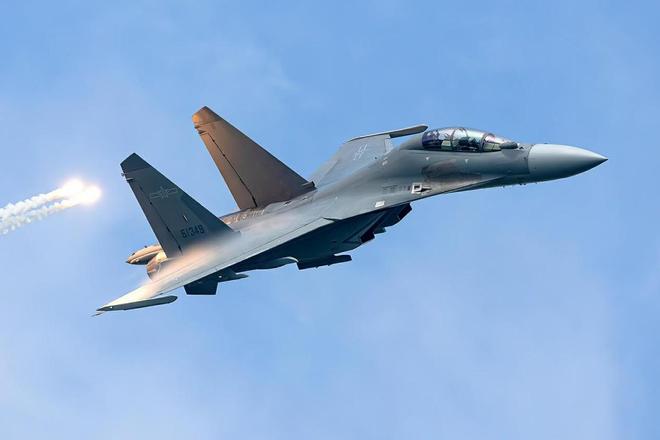 殲-13戰(zhàn)斗機高清大圖，揭示中國尖端戰(zhàn)機的魅力，殲-13戰(zhàn)斗機高清大圖揭秘，中國尖端戰(zhàn)機的風采與魅力