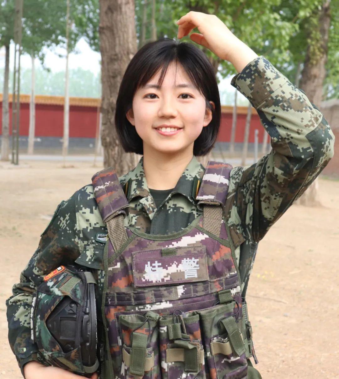 女兵好看的多嗎？——探討女性軍人的魅力與形象，女性軍人的魅力與形象，探討女兵顏值的多元展現(xiàn)