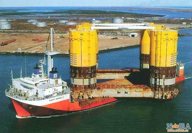 半潛船上運載的大型港口機械屬性探究，半潛船上大型港口機械屬性深度解析