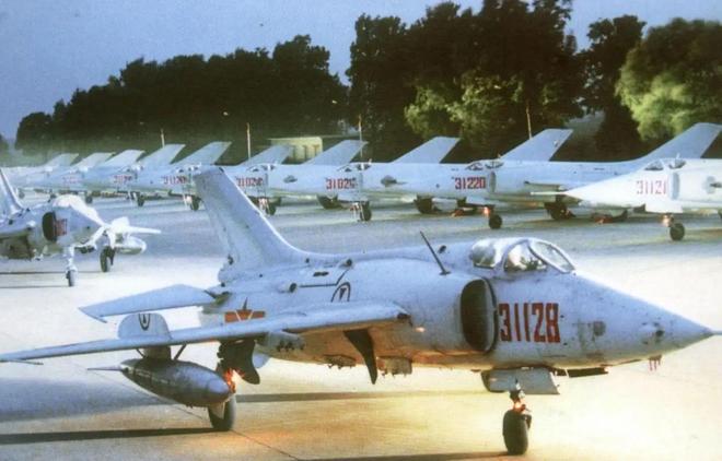 強5攻擊機對地攻擊視頻，歷史與技術的融合展現，強5攻擊機對地攻擊實錄，歷史與技術的震撼融合