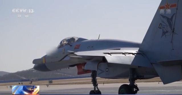 揭秘殲-15戰(zhàn)斗機(jī)機(jī)翼折疊技術(shù)，一張照片的啟示，揭秘殲-15戰(zhàn)斗機(jī)機(jī)翼折疊技術(shù)，一張照片的深度解析