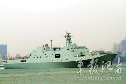 我軍船塢登陸艦，強(qiáng)大的海上力量與戰(zhàn)略支撐，我軍船塢登陸艦，強(qiáng)大的海上力量與戰(zhàn)略支撐平臺(tái)