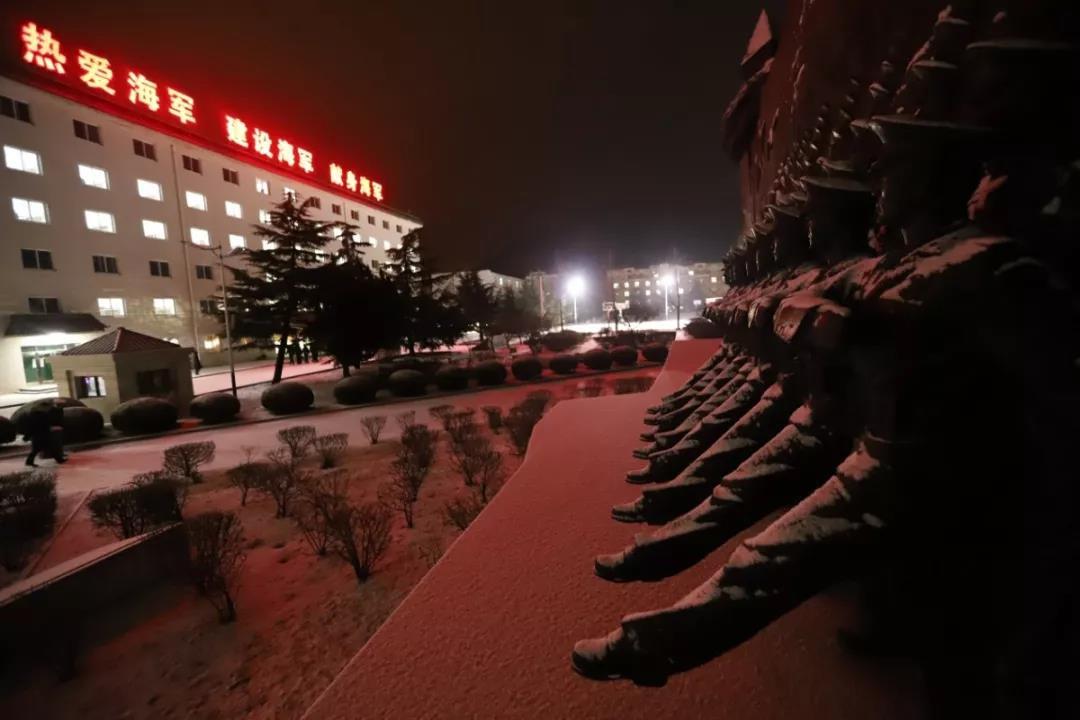 海軍大連艦艇學院位于大連市核心區(qū)域——旅順口區(qū)，海軍大連艦艇學院位于旅順口區(qū)核心區(qū)，精英搖籃的壯麗篇章