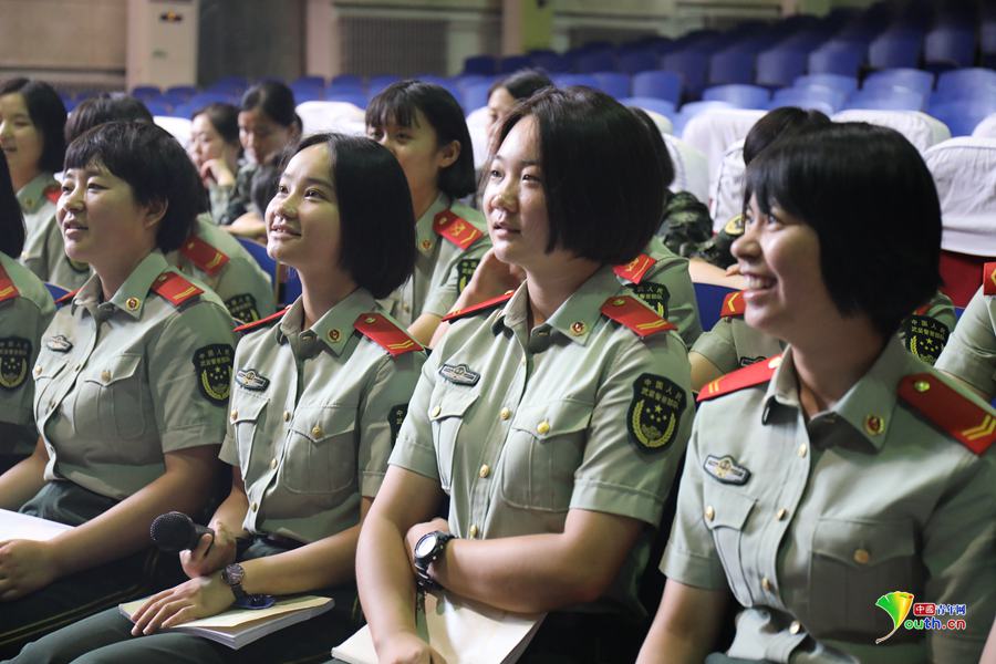 中國武警女兵的圖片，展現(xiàn)力量與柔美的獨特風(fēng)采，中國武警女兵，力量與柔美的獨特風(fēng)采展示
