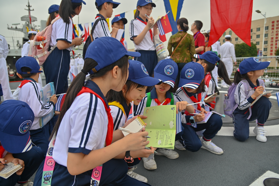 海軍節(jié)有感，榮耀與擔(dān)當(dāng)?shù)暮Ｑ笾瑁＼姽?jié)有感，榮耀海洋之歌與擔(dān)當(dāng)使命的交響