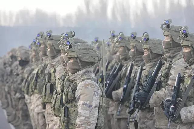 探索未來戰(zhàn)士的時(shí)尚新寵，21新式星空迷彩服，未來戰(zhàn)士新寵，21式星空迷彩服引領(lǐng)時(shí)尚風(fēng)潮