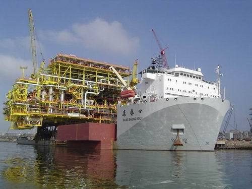 半潛船，專門從事特殊運(yùn)輸?shù)男袠I(yè)翹楚，半潛船，特殊運(yùn)輸行業(yè)的翹楚