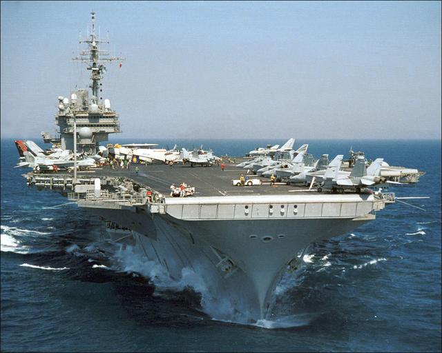 美國(guó)航母上的A-10，力量與技術(shù)的完美結(jié)合，美國(guó)航母之A-10，力量與技術(shù)的巔峰結(jié)合