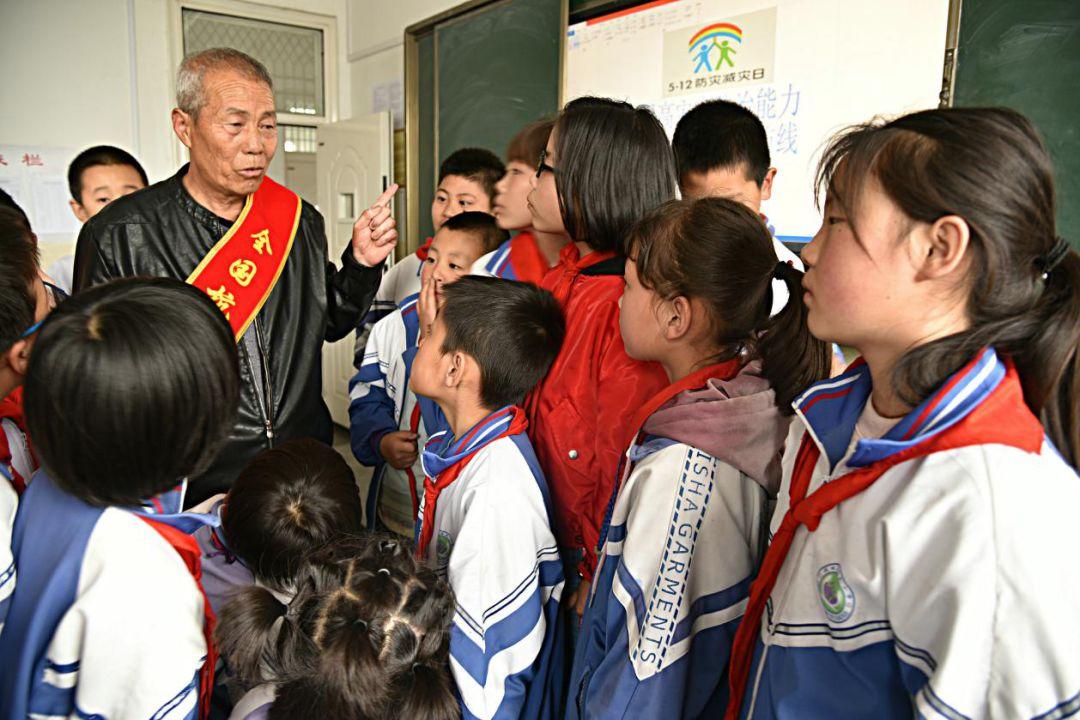 小學(xué)生一分鐘新聞播報(bào)稿，最近的熱點(diǎn)事件，小學(xué)生一分鐘新聞播報(bào)，熱點(diǎn)事件速遞