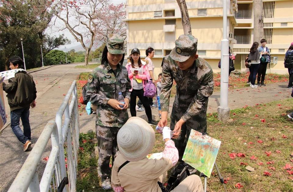 石崗軍營(yíng)中型合成營(yíng)裝甲步兵的艱苦訓(xùn)練與生活，石崗軍營(yíng)裝甲步兵中型合成營(yíng)的艱苦訓(xùn)練與日常生活磨礪