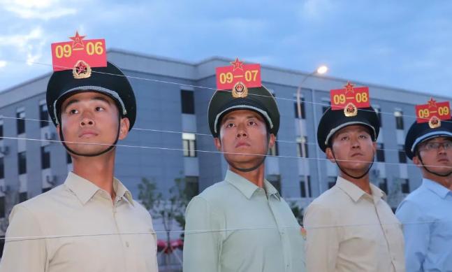 閱兵各方隊(duì)，展現(xiàn)國(guó)家力量與榮耀，閱兵各方隊(duì)展示國(guó)家力量與榮耀風(fēng)采