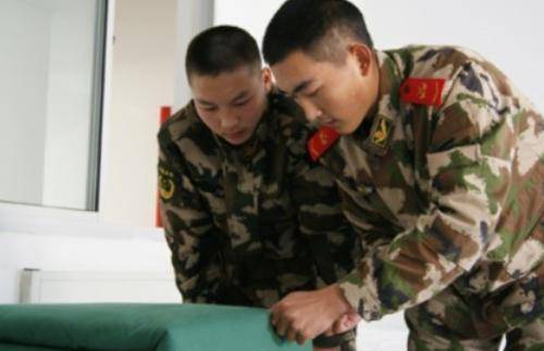 老兵打新兵普遍，一種不應被忽視的現(xiàn)象及其背后的問題，老兵打新兵現(xiàn)象背后的普遍問題及其不容忽視的深層問題探討