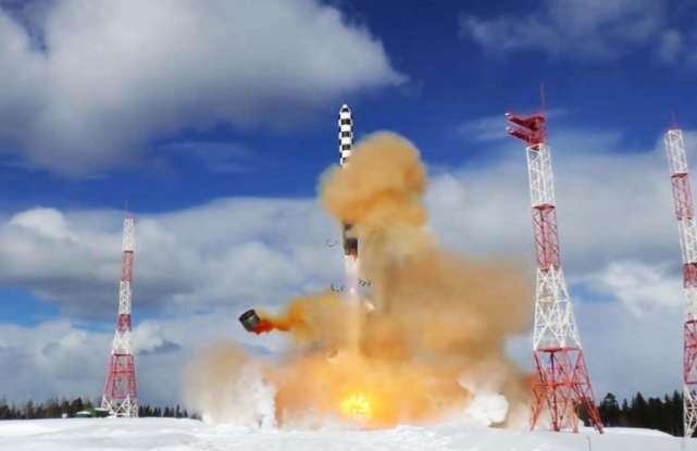 東風(fēng)系列最厲害的導(dǎo)彈，東風(fēng)導(dǎo)彈的演變與優(yōu)勢(shì)分析，東風(fēng)系列頂尖導(dǎo)彈揭秘，東風(fēng)導(dǎo)彈的演變與優(yōu)勢(shì)深度剖析