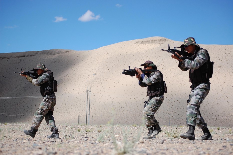 蘭州軍區(qū)特種士兵，英勇無(wú)畏，鐵血擔(dān)當(dāng)，蘭州軍區(qū)特種士兵，英勇鐵血，擔(dān)當(dāng)無(wú)畏