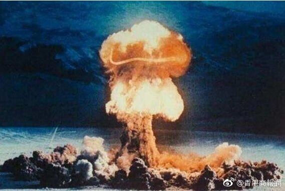 褲襠里藏核彈，荒誕與現(xiàn)實(shí)的交織，褲裩藏核彈，荒誕與現(xiàn)實(shí)的碰撞