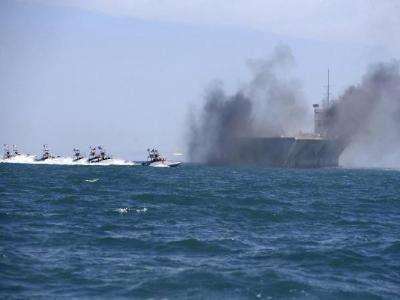 黃蜂級(jí)兩棲攻擊艦與宙斯盾系統(tǒng)的完美結(jié)合，黃蜂級(jí)兩棲攻擊艦與宙斯盾系統(tǒng)的完美融合