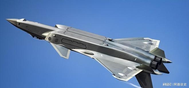 殲-12，中國航空工業(yè)中的第三代戰(zhàn)斗機，殲-12，中國航空工業(yè)的第三代戰(zhàn)斗機典范